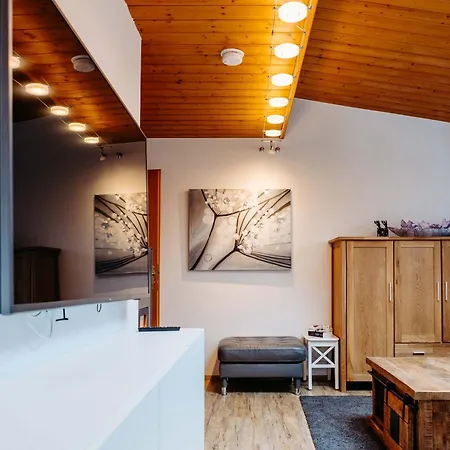 Silberleithen Estate דירה *